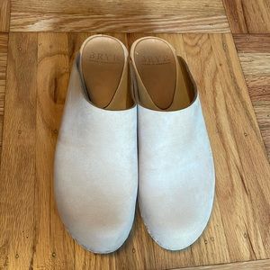 Bryr Classic Worker Clog in Bone Size 36